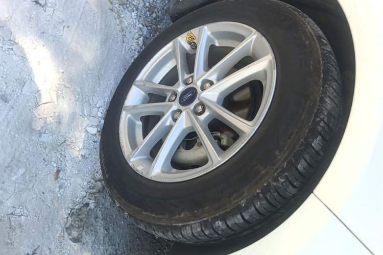 Used Ford Focus 2018 Hatchback Classic EcoBoost 180 Automatic Elite Model Right Front Wheel Hub