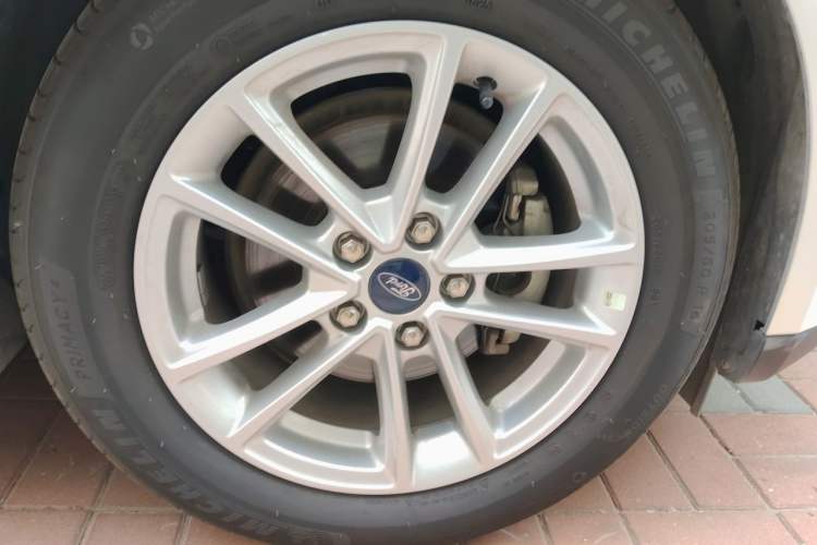 Used Ford Focus 2018 Hatchback Classic EcoBoost 180 Automatic Elite Model Right Front Wheel Hub