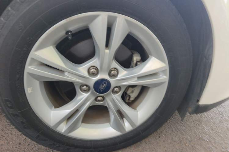 Used Ford Focus 2018 Hatchback Classic 1.6L Automatic Comfort Plus SmartDrive Edition Right Front Wheel Hub