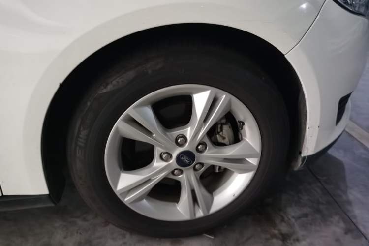 Used Ford Focus 2018 Hatchback Classic 1.6L Automatic Comfort Plus SmartDrive Edition Right Front Wheel Hub