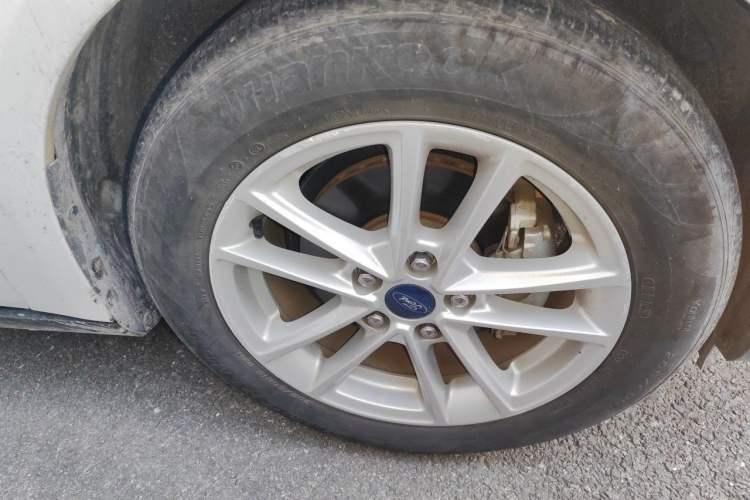 Used Ford Focus 2018 Hatchback Classic 1.6L Automatic Trendy SmartDrive Edition Right Front Wheel Hub