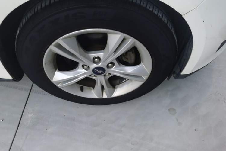 Used Ford Focus 2018 Sedan Classic 1.6L Automatic Comfort Plus Smart Drive Version Right Front Wheel Hub