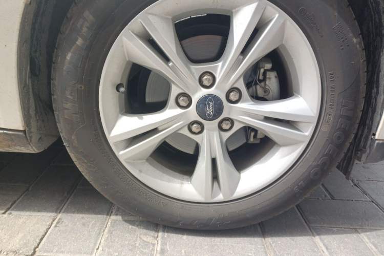 Used Ford Focus 2018 Hatchback Classic 1.6L Automatic Comfort Plus SmartDrive Edition Right Front Wheel Hub