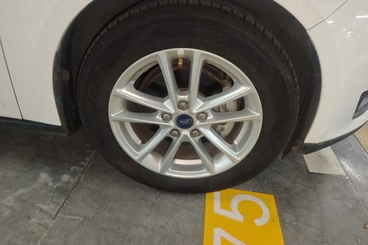Used Ford Focus 2018 Hatchback Classic 1.6L Automatic Trendy SmartDrive Edition Right Front Wheel Hub