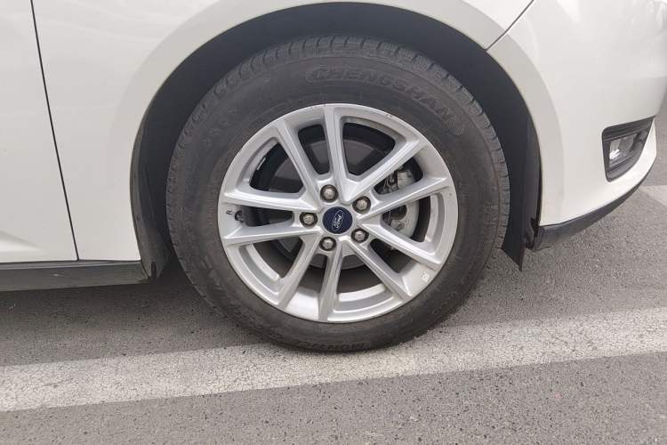 Used Ford Focus 2018 Hatchback Classic 1.6L Automatic Trendy SmartDrive Edition Right Front Wheel Hub
