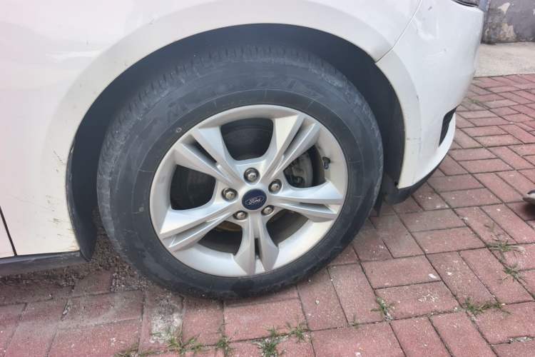 Used Ford Focus 2018 Sedan Classic 1.6L Automatic Comfort Plus Smart Drive Version Right Front Wheel Hub