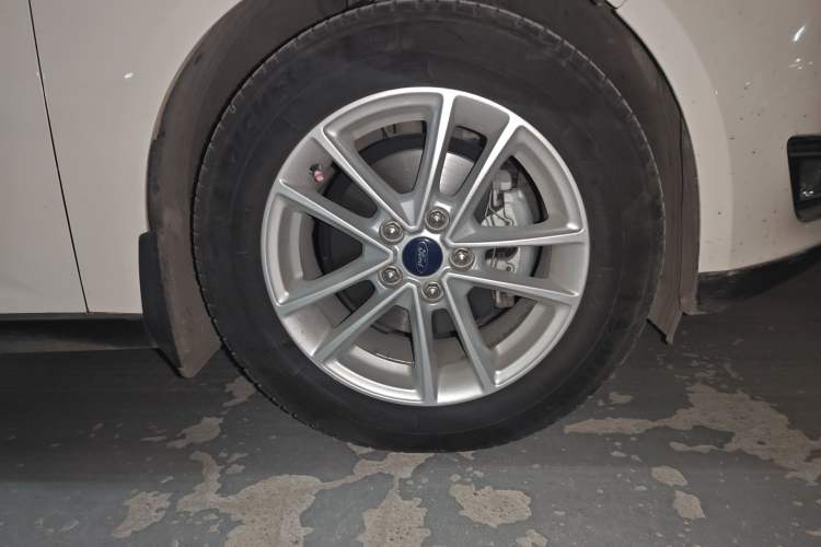 Used Ford Focus 2018 Hatchback Classic 1.6L Automatic Trendy SmartDrive Edition Right Front Wheel Hub