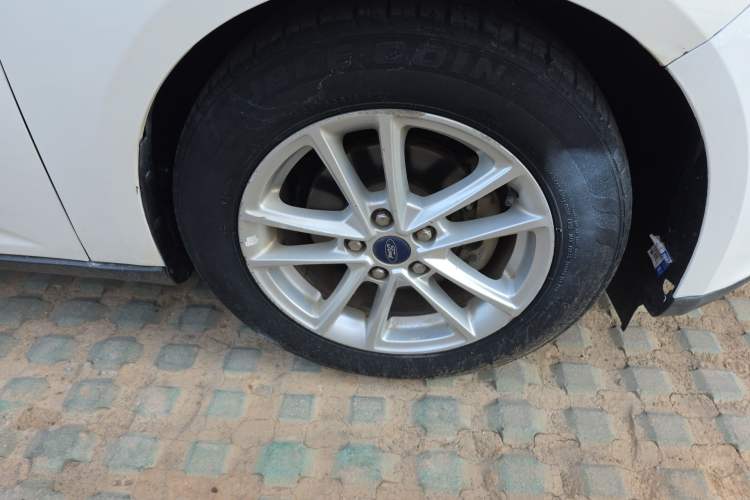 Used Ford Focus 2018 Hatchback Classic 1.6L Automatic Trendy SmartDrive Edition Right Front Wheel Hub