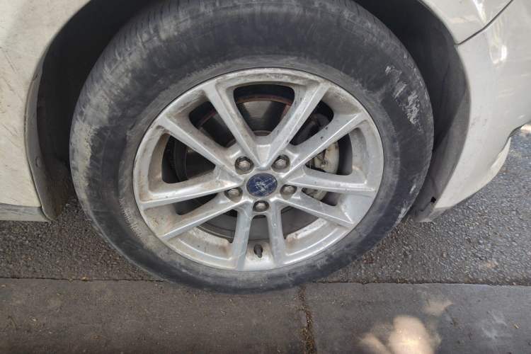 Used Ford Focus 2018 Hatchback Classic EcoBoost 180 Automatic Elite Model Right Front Wheel Hub