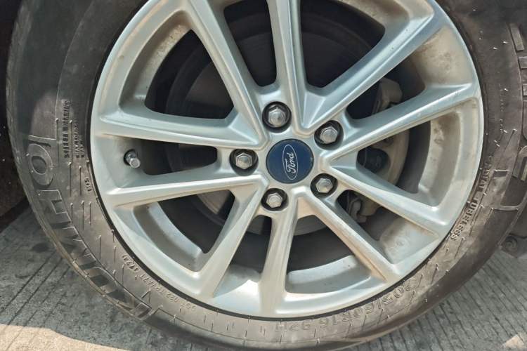 Used Ford Focus 2018 Hatchback Classic 1.6L Automatic Trendy SmartDrive Edition Right Front Wheel Hub