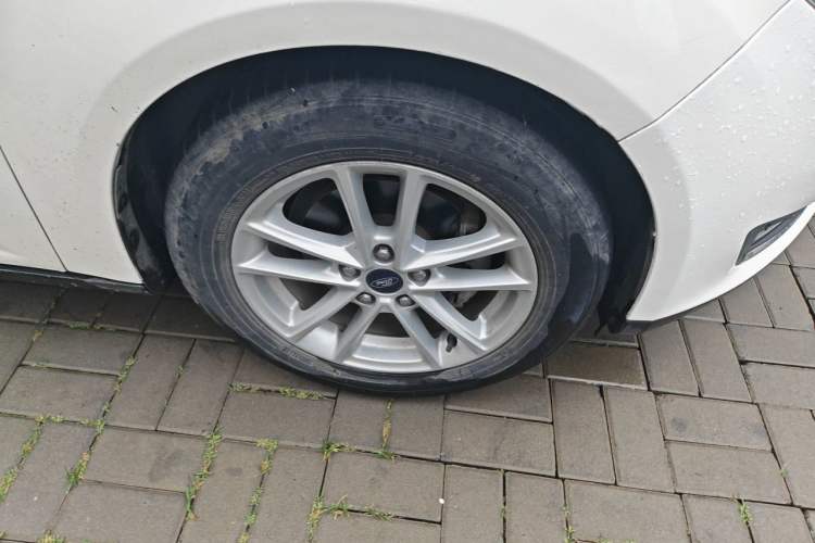 Used Ford Focus 2018 Hatchback Classic EcoBoost 180 Automatic Elite Model Right Front Wheel Hub