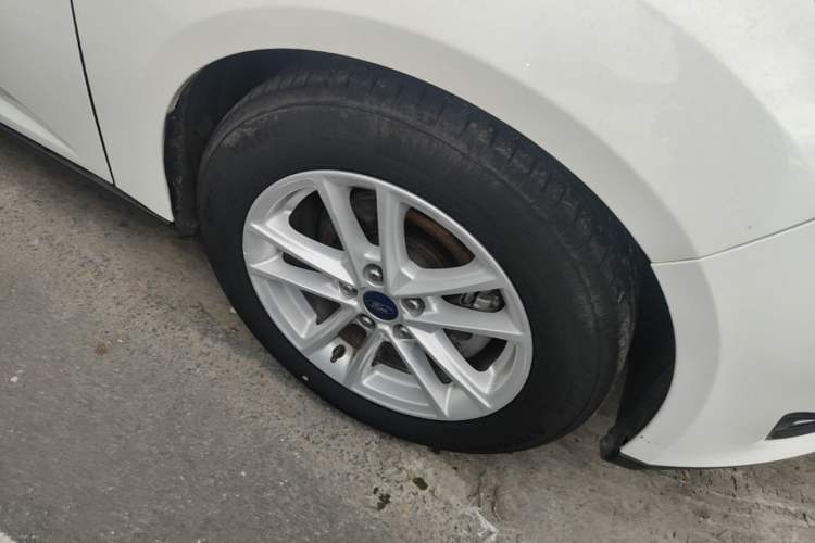 Used Ford Focus 2018 Sedan Classic 1.6L Automatic Trendy SmartDrive Edition Right Front Wheel Hub