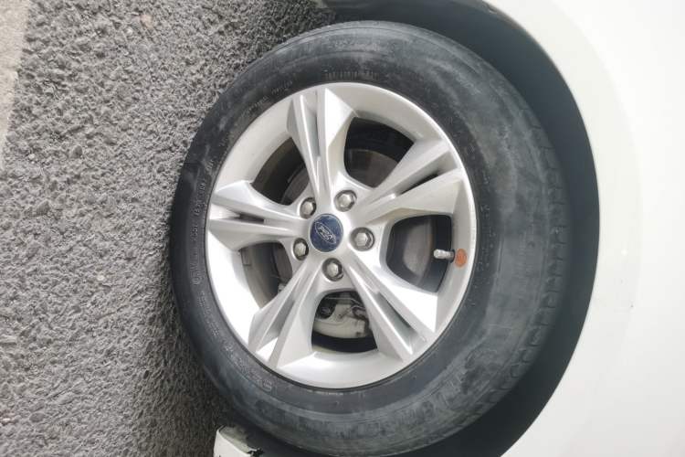 Used Ford Focus 2018 Hatchback Classic 1.6L Automatic Comfort Plus SmartDrive Edition Right Front Wheel Hub