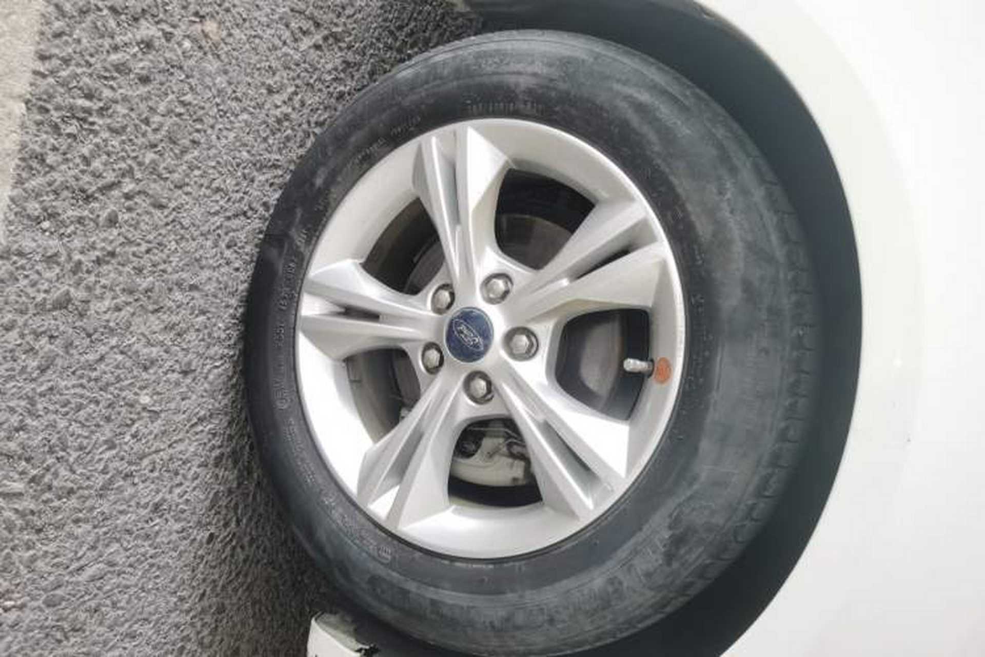 Used Ford Focus 2018 Hatchback Classic 1.6L Automatic Comfort Plus SmartDrive Edition Right Front Wheel Hub