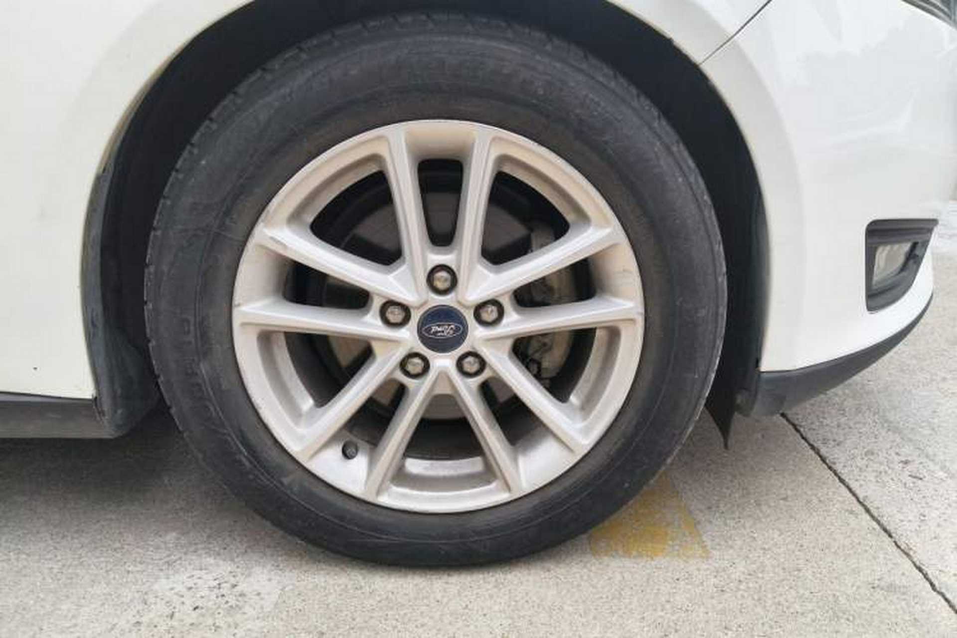 Used Ford Focus 2018 Two-Door Classic EcoBoost 125 Automatic Supercharged Style SmartDrive Edition Right Front Wheel Hub