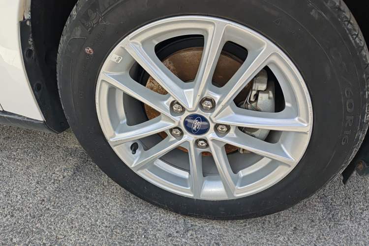 Used Ford Focus 2018 Hatchback Classic 1.6L Automatic Trendy SmartDrive Edition Right Front Wheel Hub