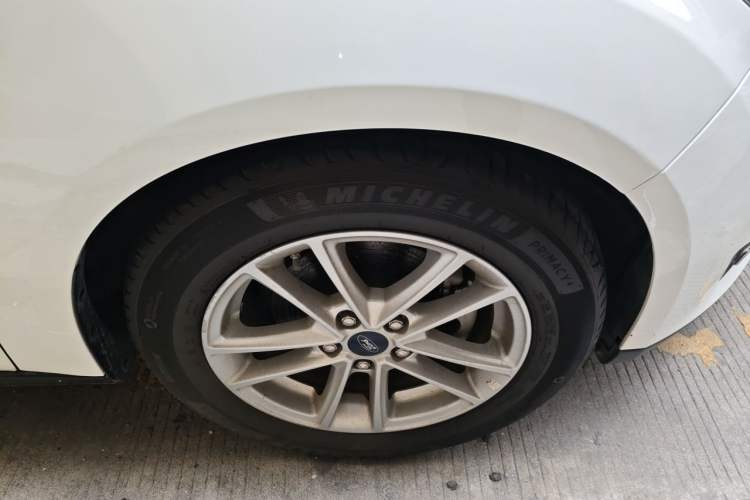 Used Ford Focus 2018 Hatchback Classic 1.6L Automatic Trendy SmartDrive Edition Right Front Wheel Hub