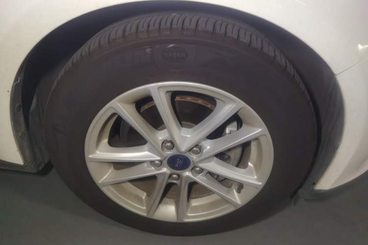 Used Ford Focus 2018 Hatchback Classic EcoBoost 180 Automatic Elite Model Right Front Wheel Hub