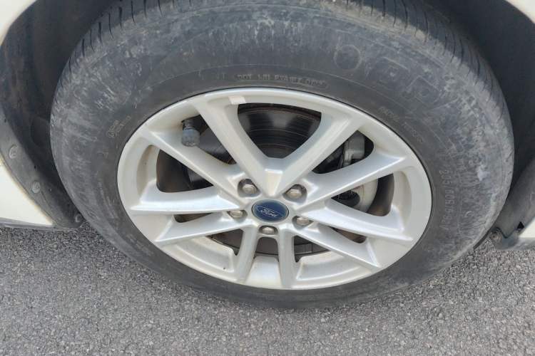 Used Ford Focus 2018 Sedan Classic EcoBoost 180 Automatic Elite Model Right Front Wheel Hub