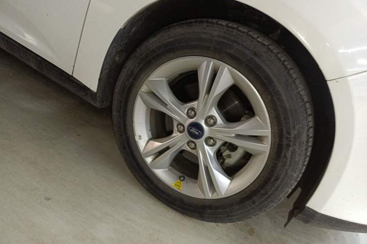 Used Ford Focus 2018 Hatchback Classic 1.6L Automatic Comfort Plus SmartDrive Edition Right Front Wheel Hub