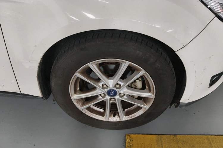 Used Ford Focus 2018 Hatchback Classic 1.6L Automatic Trendy SmartDrive Edition Right Front Wheel Hub