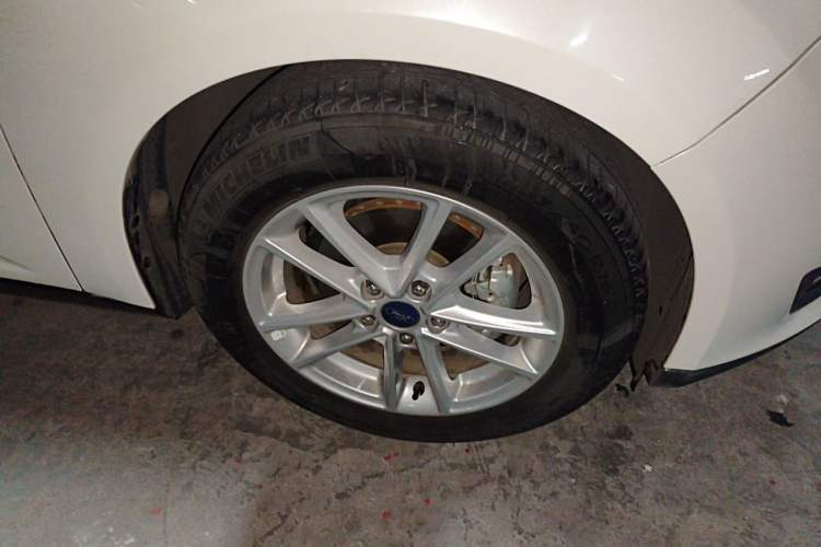 Used Ford Focus 2018 Hatchback Classic 1.6L Automatic Trendy SmartDrive Edition Right Front Wheel Hub