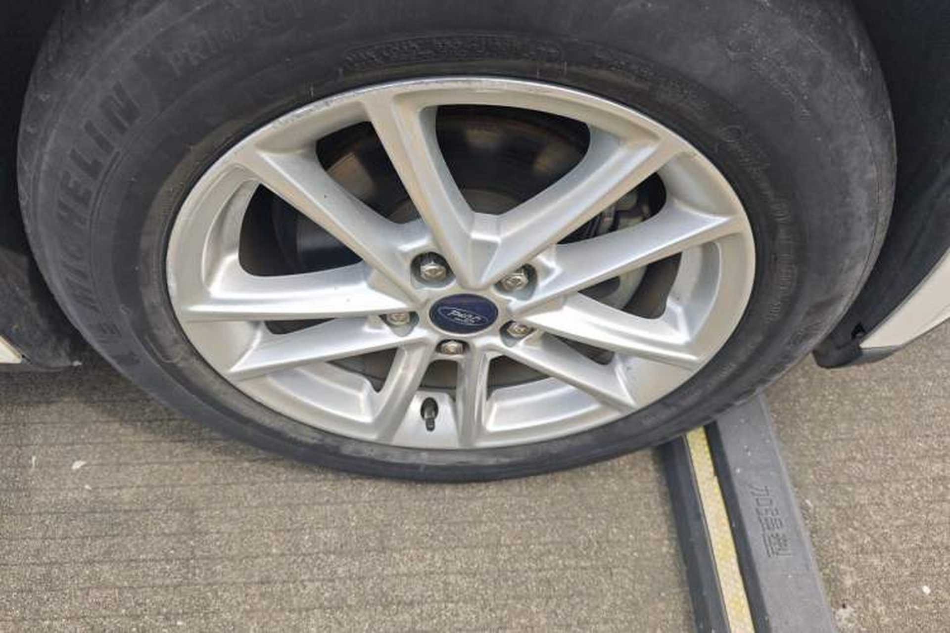 Used Ford Focus 2018 Two-Door Classic EcoBoost 125 Automatic Supercharged Style SmartDrive Edition Right Front Wheel Hub