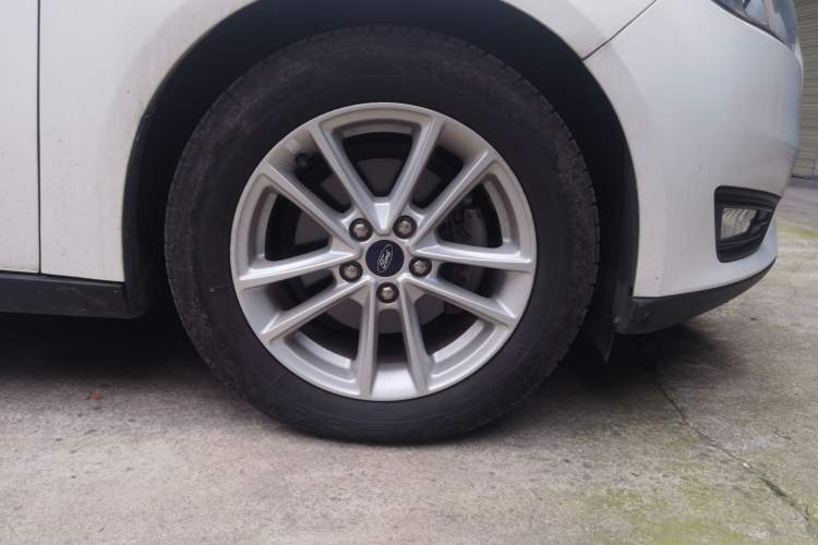 Used Ford Focus 2018 Sedan Classic 1.6L Automatic Trendy SmartDrive Edition Right Front Wheel Hub