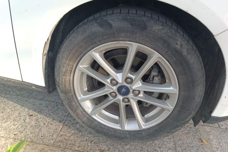 Used Ford Focus 2018 Sedan Classic 1.6L Automatic Trendy SmartDrive Edition Right Front Wheel Hub