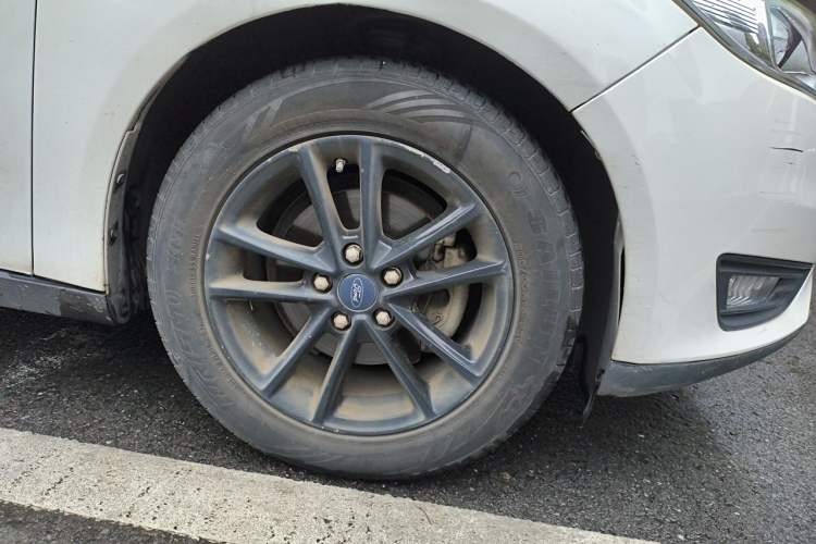Used Ford Focus 2018 Hatchback Classic 1.6L Automatic Trendy SmartDrive Edition Right Front Wheel Hub