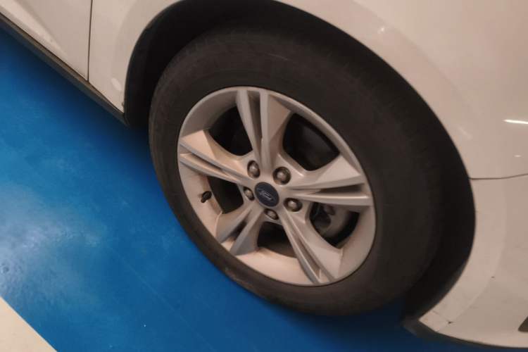 Used Ford Focus 2018 Hatchback Classic 1.6L Automatic Comfort Plus SmartDrive Edition Right Front Wheel Hub