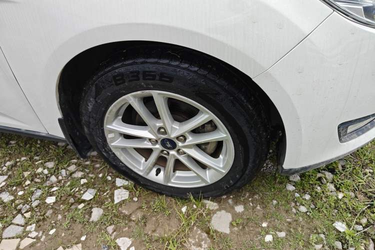 Used Ford Focus 2018 Sedan Classic 1.6L Automatic Trendy SmartDrive Edition Right Front Wheel Hub
