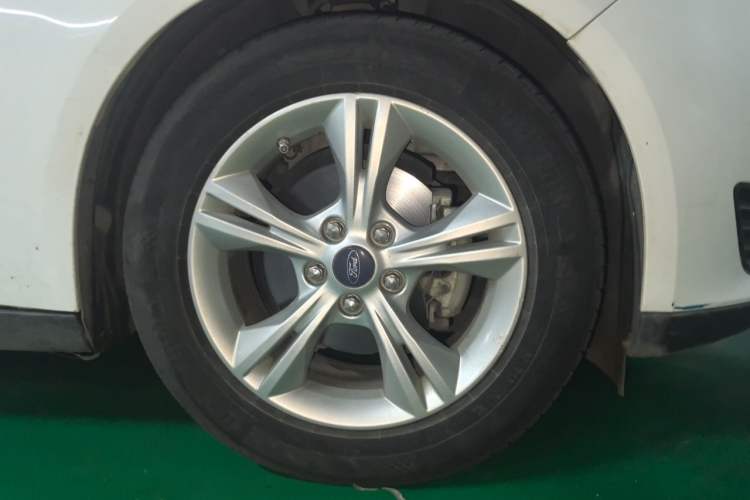 Used Ford Focus 2018 Hatchback Classic 1.6L Automatic Comfort Plus SmartDrive Edition Right Front Wheel Hub