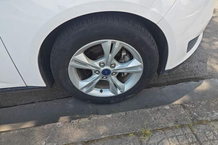 Used Ford Focus 2018 Hatchback Classic 1.6L Automatic Comfort Plus SmartDrive Edition Right Front Wheel Hub