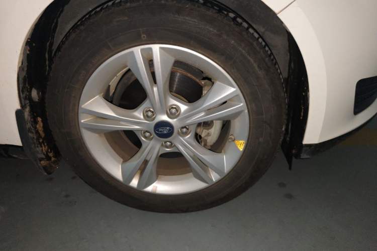 Used Ford Focus 2018 Sedan Classic 1.6L Automatic Comfort Plus Smart Drive Version Right Front Wheel Hub