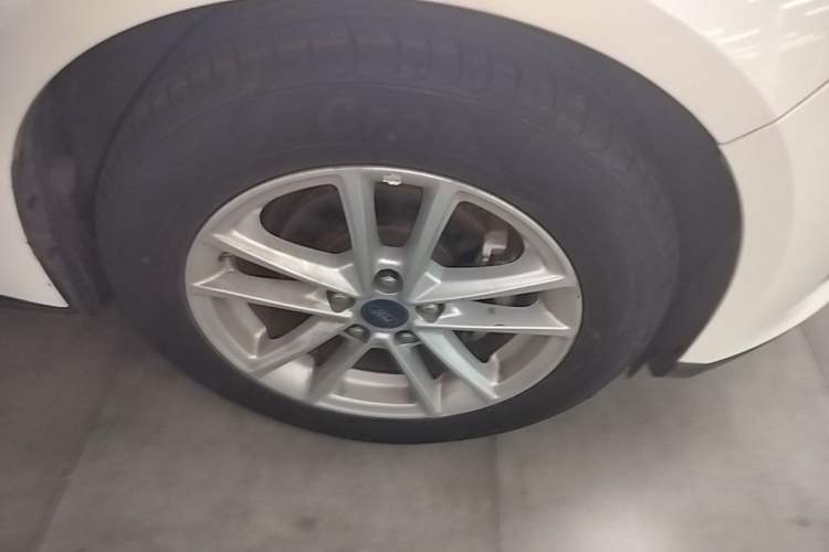 Used Ford Focus 2018 Hatchback Classic 1.6L Automatic Trendy SmartDrive Edition Right Front Wheel Hub