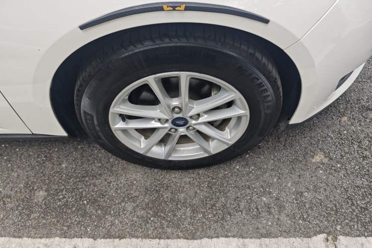 Used Ford Focus 2018 Hatchback Classic 1.6L Automatic Trendy SmartDrive Edition Right Front Wheel Hub