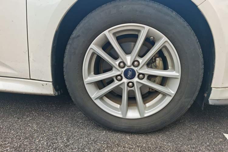 Used Ford Focus 2018 Hatchback Classic EcoBoost 180 Automatic Elite Model Right Front Wheel Hub