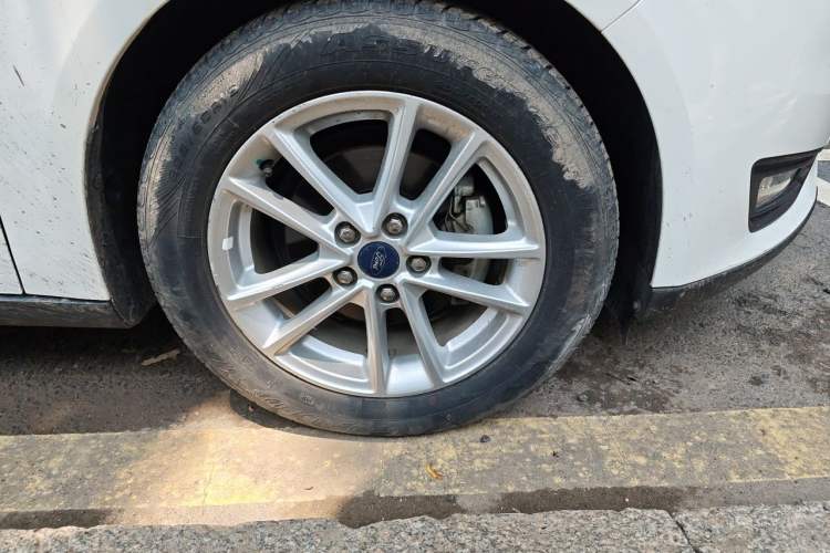 Used Ford Focus 2018 Hatchback Classic 1.6L Manual Fashion Edition SmartDrive Version Right Front Wheel Hub