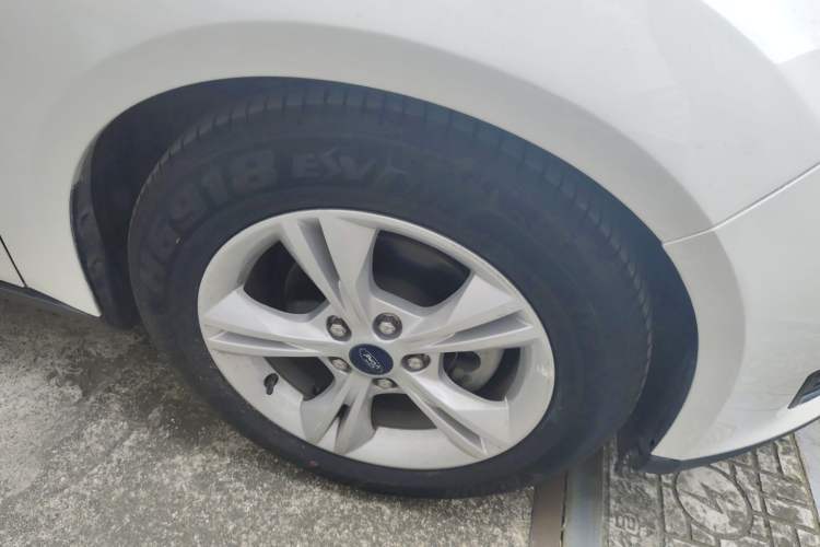 Used Ford Focus 2018 Hatchback Classic 1.6L Automatic Comfort Plus SmartDrive Edition Right Front Wheel Hub