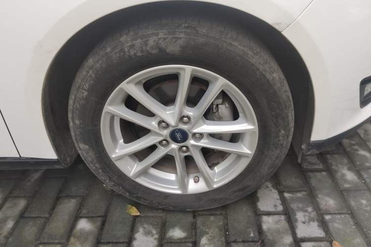 Used Ford Focus 2018 Hatchback Classic 1.6L Automatic Trendy SmartDrive Edition Right Front Wheel Hub