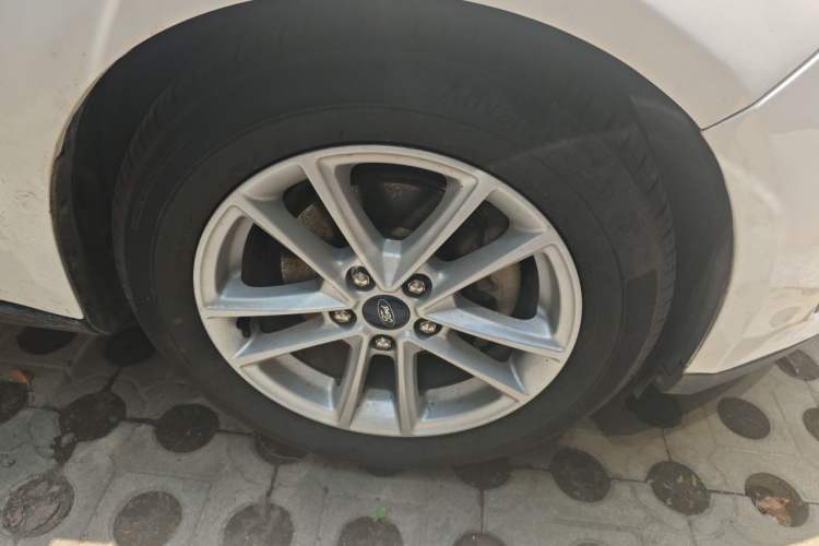 Used Ford Focus 2018 Hatchback Classic EcoBoost 180 Automatic Elite Model Right Front Wheel Hub