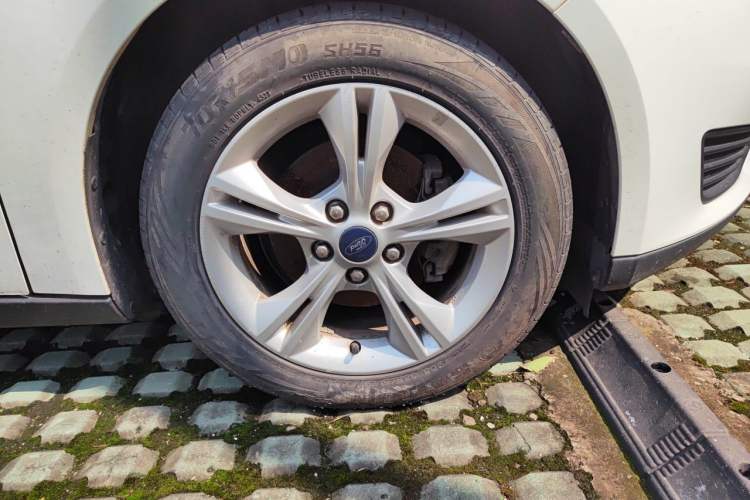 Used Ford Focus 2018 Sedan Classic 1.6L Manual Comfort Plus SmartDrive Edition Right Front Wheel Hub