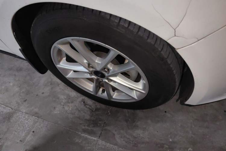 Used Ford Focus 2018 Sedan Classic 1.6L Automatic Trendy SmartDrive Edition Right Front Wheel Hub