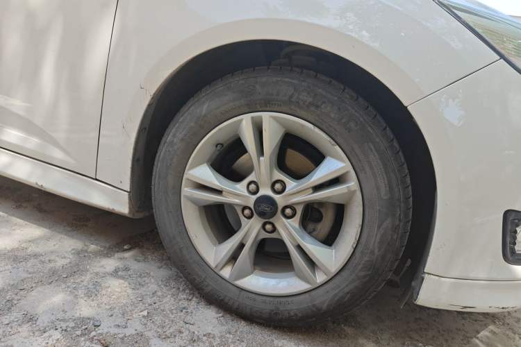 Used Ford Focus 2018 Hatchback Classic 1.6L Automatic Comfort Plus SmartDrive Edition Right Front Wheel Hub
