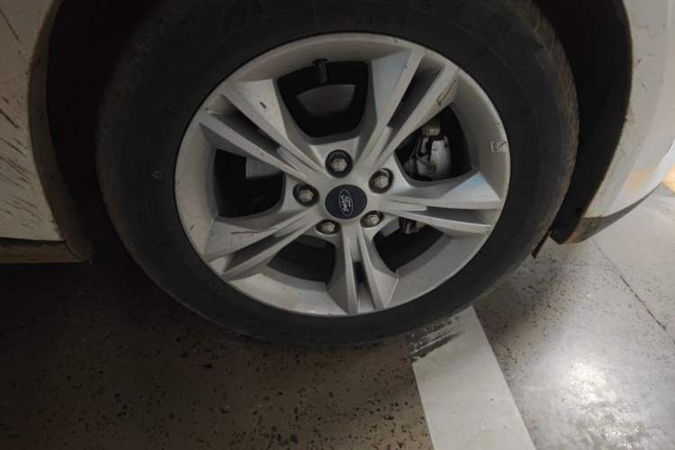 Used Ford Focus 2018 Hatchback Classic 1.6L Automatic Comfort Plus SmartDrive Edition Right Front Wheel Hub