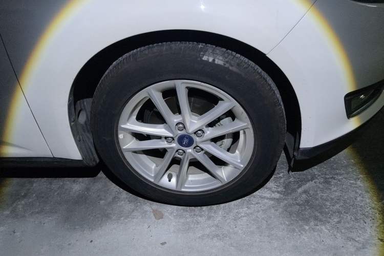 Used Ford Focus 2018 Hatchback Classic EcoBoost 180 Automatic Elite Model Right Front Wheel Hub