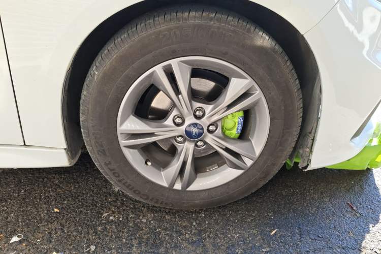 Used Ford Focus 2018 Hatchback Classic 1.6L Automatic Comfort Plus SmartDrive Edition Right Front Wheel Hub