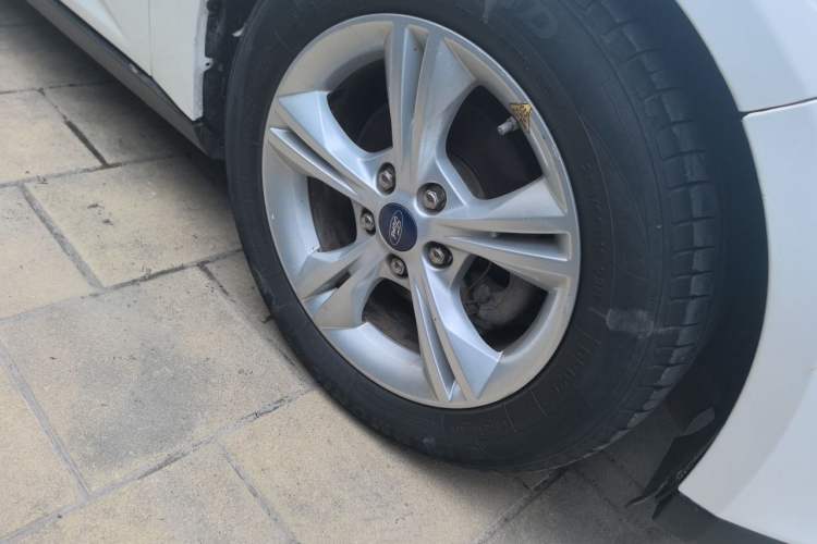 Used Ford Focus 2018 Hatchback Classic 1.6L Automatic Comfort Plus SmartDrive Edition Right Front Wheel Hub
