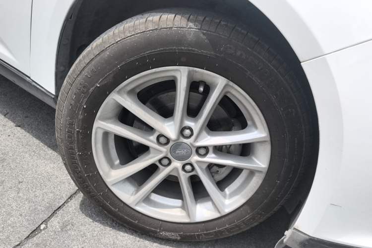 Used Ford Focus 2018 Sedan Classic 1.6L Automatic Trendy SmartDrive Edition Right Front Wheel Hub